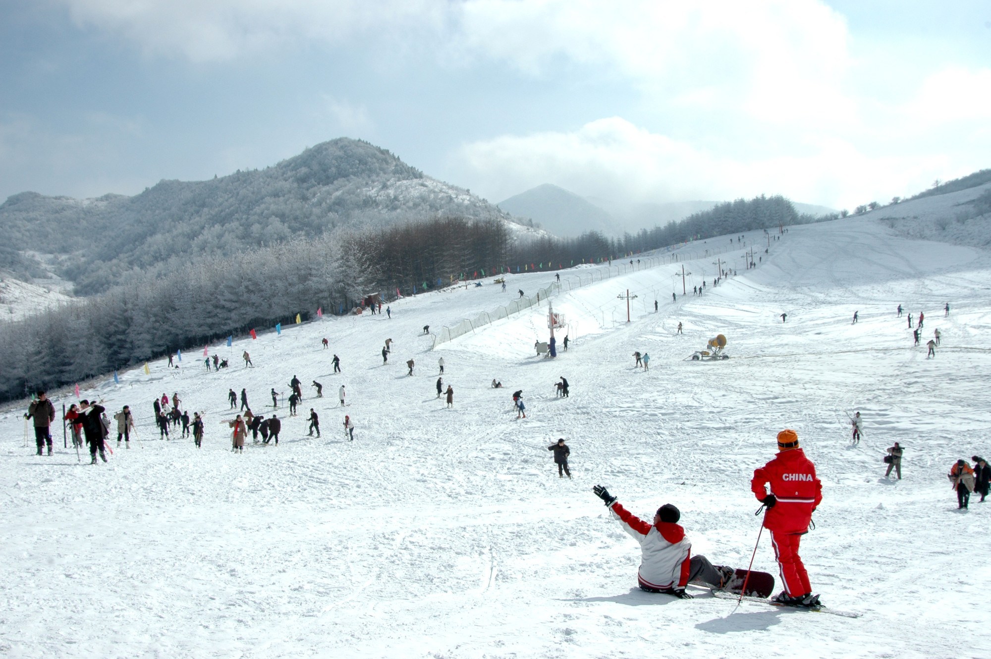 chinese-skiers-ski-resort-business-travel-luxury-report-snow